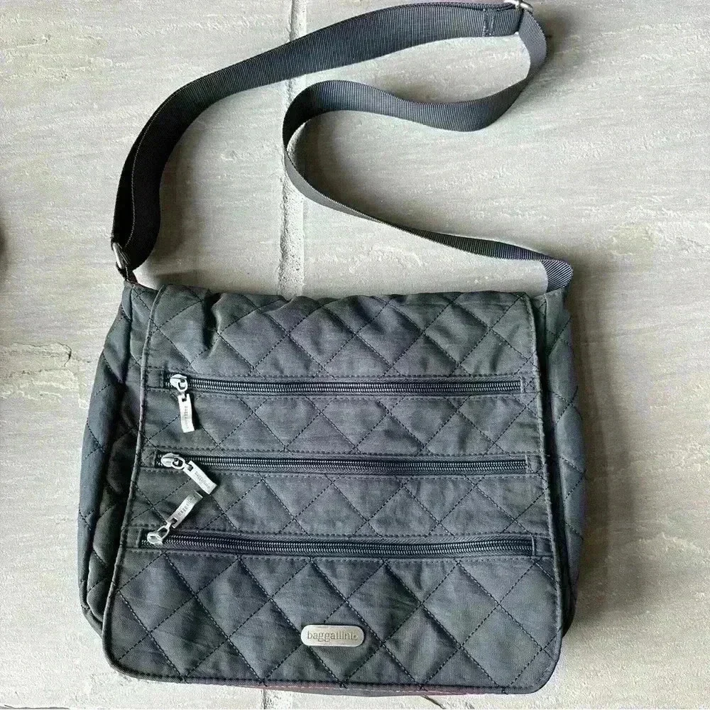 Baggallini Gray Quilted Crossbody Messenger Triple Zip‎ Flap Bag Purse w Pouch